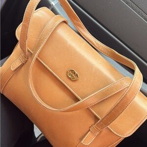 Gucci Tan Leather Shoulder Bag with Classic Design